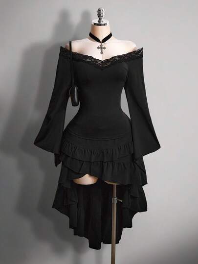 SHEIN ICON Plus Size Women's Retro Elegant Sexy Fashionable Individual Millennial Style Y2K Gothic Outfit Lace Patchwork Flared Long Sleeve Off-Shoulder V-Neck Black Slim Fit T-Shirt