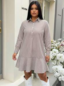 SHEIN LUNE 加大码红白条纹休闲宽松短款长袖连衣裙，圣诞节连衣裙，感恩节连衣裙，冬季连衣裙，条纹迷你连衣裙，必备单品，日常休闲装，秋季连衣裙，乡村休闲假日装扮，假日派对连衣裙 - 紅白色 - 查看 4