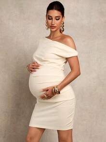 MaterniChic 孕妇纯色褶皱不对称肩部修身优雅连衣裙 - 杏色 - 查看 5