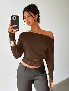 Siren Gaze 女士蕾丝拼接斜肩长袖T恤，秋冬新品 - 棕色 - 查看 9