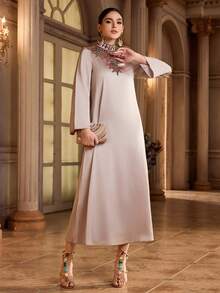 Al Najma 女士优雅阿拉伯传统长袖立领连衣裙 - 杏色 - 查看 4