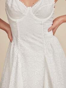 WESTFADE 心形镂空束腰无袖A字中长连衣裙 - 白色 - 查看 2