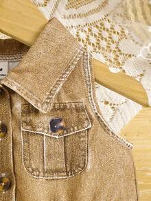 SHEIN 1pc Baby Girls' Lapel Button Sleeveless Denim Print Cartoon Animal Pattern Cute Fashionable Versatile Retro Light Blue Casual Sundress With Fake Pockets, Summer New Arrival - Camel - View 8
