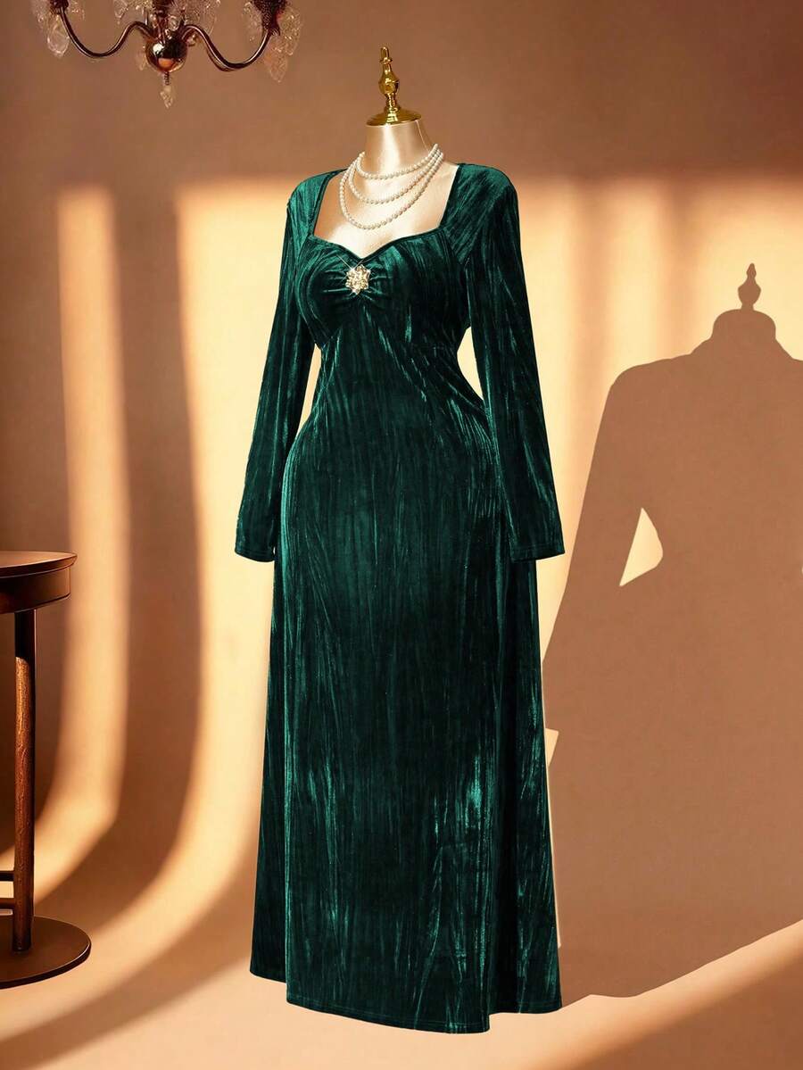 Rometta 女士优雅派对方领长袖褶皱A字长裙，金属别针装饰，拉绒提花面料，褶裥纹理，适合秋冬季派对、宴会、外出、办公等多种场合。 - 墨綠色 - 查看 1