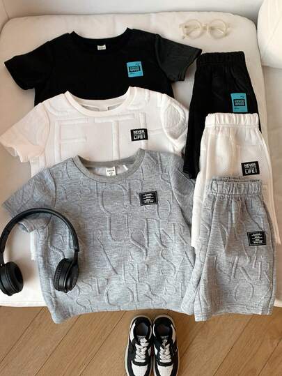 SHEIN 6件套男童纹理面料短袖T恤和短裤套装，每套2件，适合通勤、上学、日常休闲、度假、旅行、运动、儿童服装、学生制服、亲子装、生日派对、春夏季节穿着。
