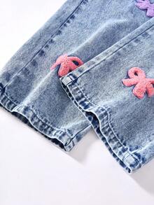 少女可爱风牛仔裤，复古浅蓝色牛仔布，饰有蝴蝶刺绣，宽松直筒版型，面料柔软舒适，适合日常穿着、上学和通勤，春夏秋冬皆宜。 - 淺色水洗藍 - 查看 3