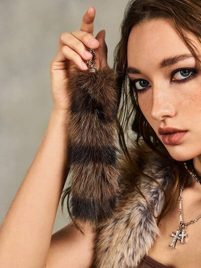 Goth 1 Stück Y2K Retro Chic hochwertige flauschige Kunstfell Waschbär/Fuchs Farbverlauf gestreifte Schlüsselanhänger Taschenanhänger, geeignet für Cosplay, Alltagsmode, Geschenke