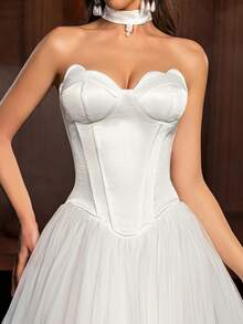 Glamrae 极简白色缎面撞色网纱露肩花瓣荷叶边束身胸衣，修身鱼尾裙摆连衣裙，女士婚纱，正式场合礼服 - 白色 - 查看 7