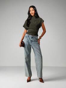 MISSGUIDED Mock Neck Short Sleeve Fitted Top With Relaxed Upper Body Design For Casual Everyday Wear - Army Green - View 3