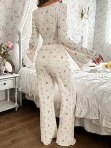 CottageSlumber 碎花休闲V领蕾丝拼接收腰喇叭长袖女士睡衣套装 - 米色 - 查看 2
