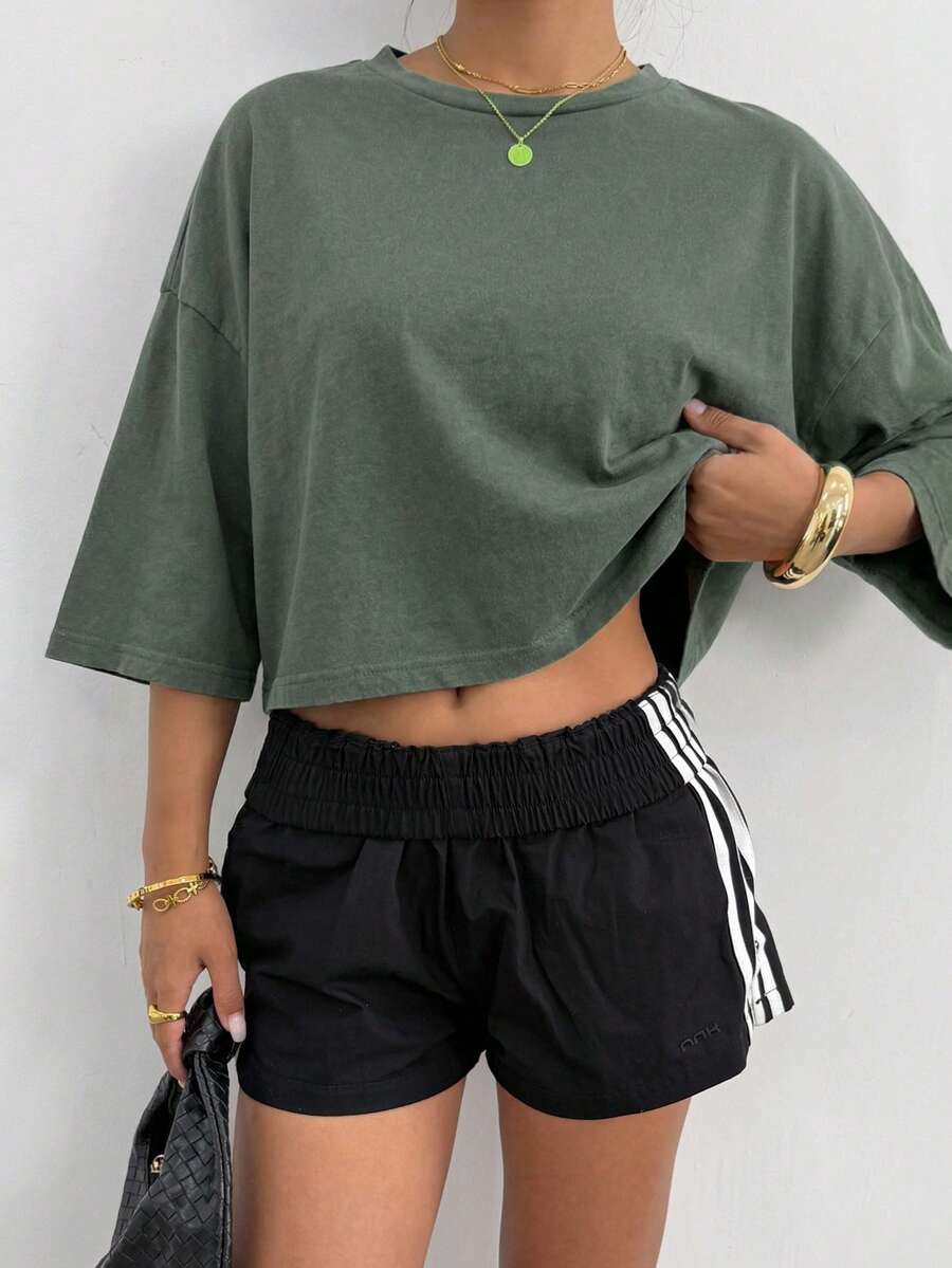 SHEIN EZwear 女士复古军绿色落肩短款T恤，休闲夏季风格。 - 軍綠色 - 查看 1