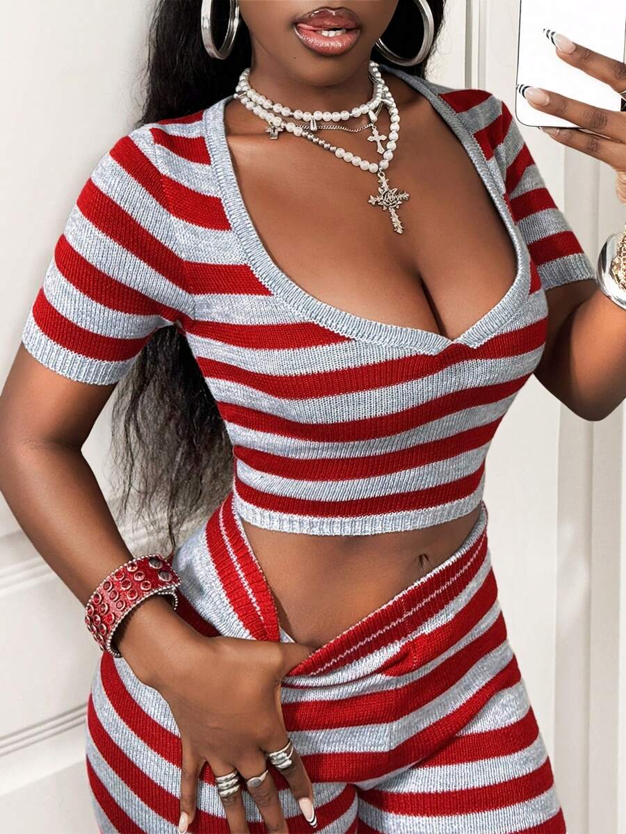 SHEIN BamGlam 女士春夏短袖灰红条纹针织上衣，短袖修身深V领条纹撞色性感紧身简约休闲清爽女式针织上衣 - 彩色 - 查看 1