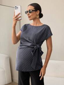 MaterniWear 孕妇条纹船领蝙蝠袖短袖侧打结优雅上衣 - 灰色 - 查看 7