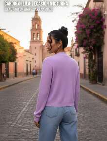 Cárdigan de punto grueso con tacto tipo cashmere, suave y acogedor. Su diseño holgado crea un look relajado y actual. Disponible en 8 colores y dos rangos de tallas, combina con mezclilla o básicos para crear conjuntos cómodos y femeninos para el día a día - LILA - Ver 3