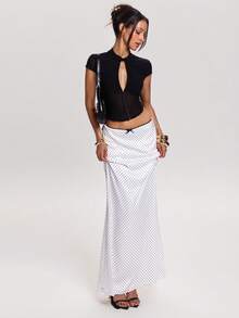 SHEIN BAE Chân váy đuôi cá chấm bi đen trắng thanh lịch dành cho nữ mùa Xuân/Hè với chi tiết nơ. Chân váy chấm bi thanh lịch, chân váy đuôi cá, chân váy satin trắng, chân váy họa tiết chấm bi, chân váy đa năng cho Ngày Valentine, đi làm, mặc thường ngày, trang phục thời trang. Chân váy hẹn hò thanh lịch, chân váy hẹn hò lãng mạn, chân váy dự tiệc cocktail, chân váy hẹn hò Valentine. - trắng - Xem 1