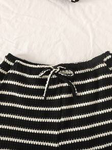 SHEIN Bộ áo thun tay ngắn cổ tròn kẻ sọc thoải mái, rộng rãi cho bé gái tuổi teen - Đen và trắng - Xem 3
