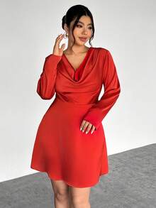 SHEIN Privé 大码女士新款优雅派对及圣诞婚礼宾客礼服，缎面绉纱面料，深V垂褶领口，长袖，修身迷你裙，秋季时尚，女士婚礼宾客礼服，外出装扮 - 紅色 - 查看 5