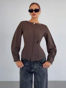 Siren Gaze 女士条纹船领长袖休闲收腰衬衫，收腰设计，条纹衬衫，精致衬衫，棕色细条纹打造纤细优雅的造型，通勤百搭上衣，棕色上衣，春季款 - 棕色 - 查看 3