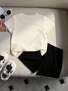 SHEIN 一套男婴休闲时尚简约Polo衫款式黑白条纹骑士标志印花圆领短袖T恤和配套短裤套装，幼儿户外套装 - 彩色 - 查看 2