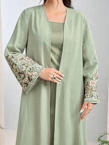 Al Najma 女士花卉刺绣拼接长袖优雅长袍 - 綠色 - 查看 1