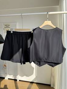SHEIN EZwear 1 pieza Conjunto de chaleco negro de cuello en V de talla grande y 1 pieza Conjunto de pantalones cortos con cintura elástica, para graduación, regreso a la escuela, atuendos de maestras en otoño/invierno - Negro - Ver 2