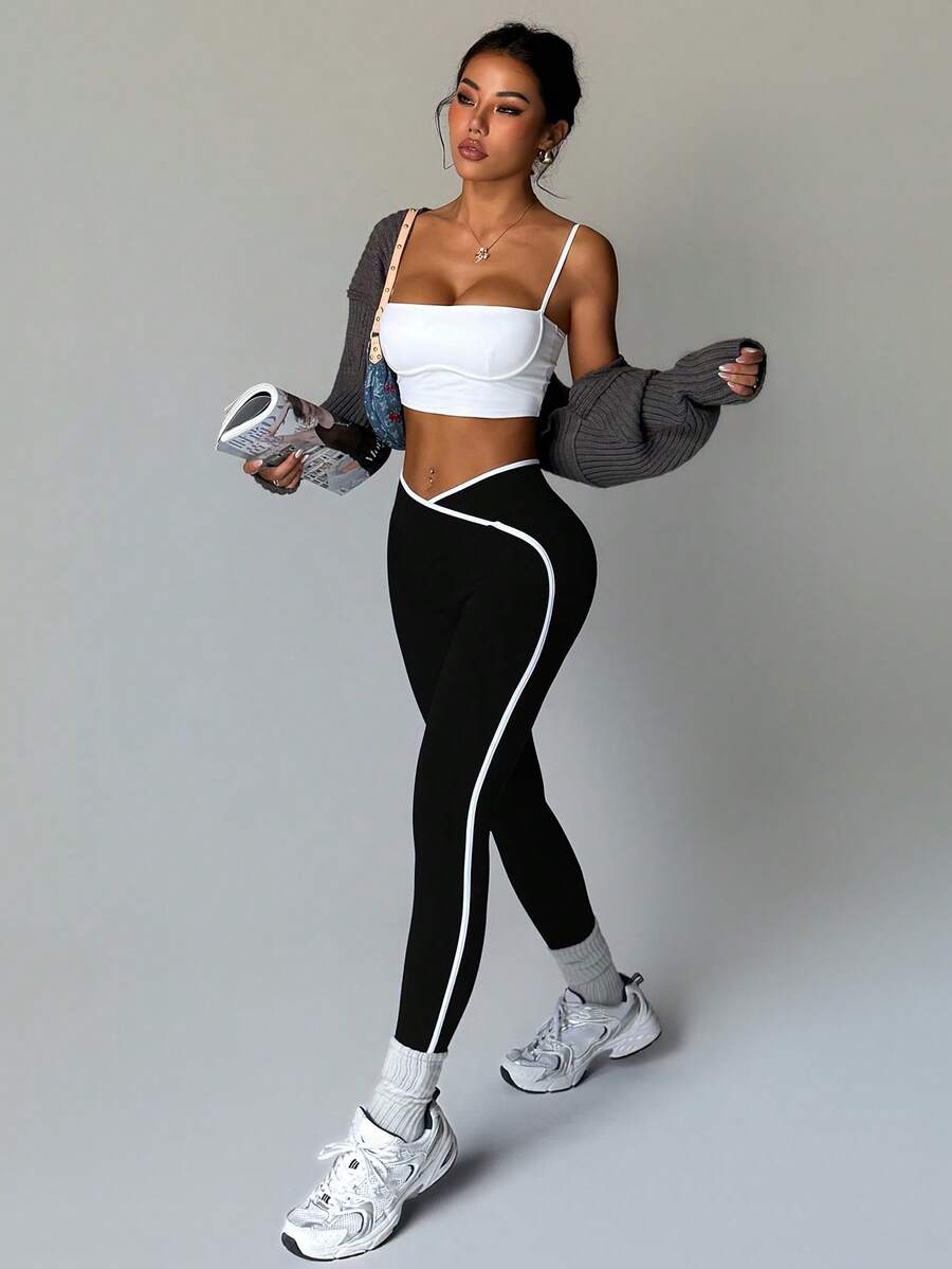 Women's Seamless Contrast Color Yoga Leggings - Black - View 1