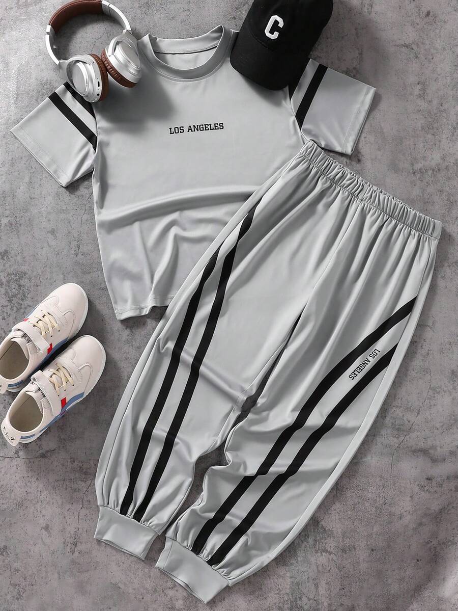 SHEIN Coolqubz 两件套男童休闲圆领印花T恤搭配侧边束口裤套装，适合日常、户外、通勤穿着，春夏款。 - 灰色 - 查看 1