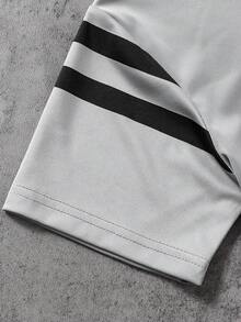 SHEIN Coolqubz 两件套男童休闲圆领印花T恤搭配侧边束口裤套装，适合日常、户外、通勤穿着，春夏款。 - 灰色 - 查看 4