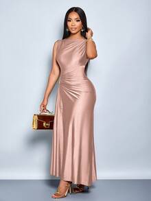 SOLERSUN An Elegant, Fitted Dress Adorned With Rose Gold Embellishments, Perfect For Both Work Dining Dining And Parties. Summer - Baby Pink - View 6