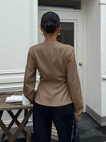 Siren Gaze 女士金属扣腰长袖衬衫，秋冬新品 - 卡其色 - 查看 2