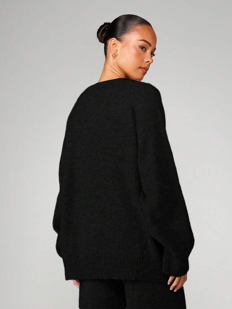 MISSGUIDED Oversized Embroidered Knit Jumper With Long Sleeves And Relaxed Fit For Casual Winter Comfort