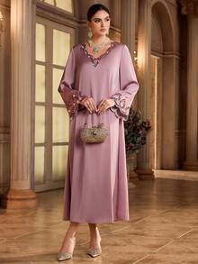 Al Najma 女士亮片拼接V领长袖优雅阿拉伯风格连衣裙 - 粉色 - 查看 4