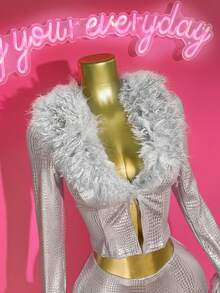 Slaydiva 2025夏季新品，适合生日派对、返校、校园风、日常穿着、休闲、度假、邮轮旅行、海滩、日光浴、性感夜店等场合，长袖毛领拼接短款开衫外套搭配紧身短裤，酒红色蛇纹箔面面料，女士两件套 - 銀色 - 查看 4