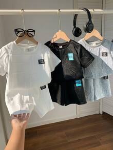 SHEIN 6件套男童纹理面料短袖T恤和短裤套装，每套2件，适合通勤、上学、日常休闲、度假、旅行、运动、儿童服装、学生制服、亲子装、生日派对、春夏季节穿着。 - 彩色 - 查看 5