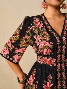 Travachic 大码女式黑色碎花连衣裙，V领短袖收腰短裙，早春海岛度假浪漫连衣裙，波西米亚风连衣裙 - 黑色 - 查看 8