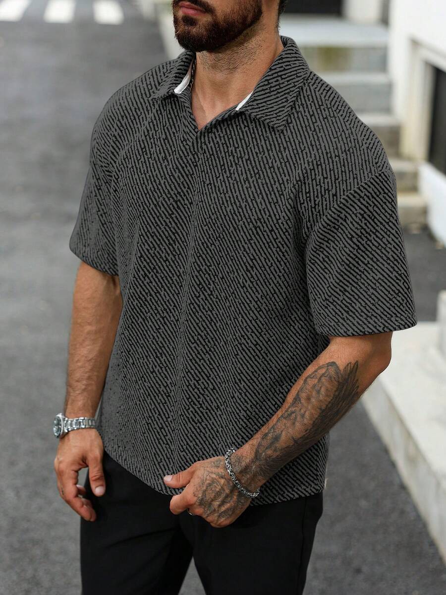 Manfinity Homme Áo Polo kẻ sọc dáng rộng dành cho nam giới trưởng thành, kiểu áo sơ mi . - Màu xám đen - Xem 1