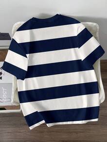 Manfinity Joysei 复古美式学院风撞色条纹数码印花休闲年轻图案短袖T恤，修身版型，适合约会、聚会等场合，必备单品，情侣装、家庭装，送给男友的绝佳礼物 - 藏蓝色 - 查看 3