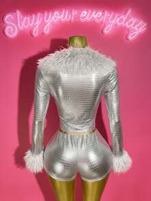 Slaydiva 2025夏季新品，适合生日派对、返校、校园风、日常穿着、休闲、度假、邮轮旅行、海滩、日光浴、性感夜店等场合，长袖毛领拼接短款开衫外套搭配紧身短裤，酒红色蛇纹箔面面料，女士两件套 - 銀色 - 查看 2