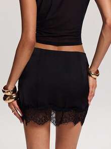 SHEIN BAE 春夏女式纯黑色休闲通勤侧系带撞色蕾丝缎面拼接时尚黑色蕾丝拼接半身裙百搭半身裙情人节工作通勤装外出时尚黑色蕾丝拼接半身裙 - 黑色 - 查看 2