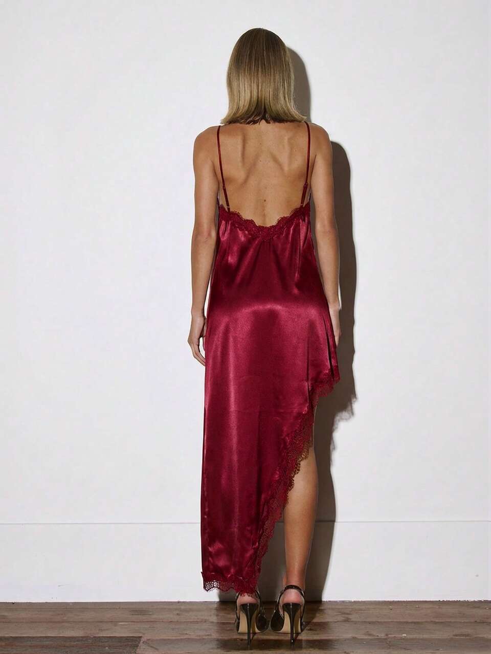 Vestido Curto de Cetim com Decote V Assimétrico e Renda, Ocasião Saída, Sexy, Casual, Noite, Encontro Fofo, Elegante, Dia dos Namorados, Convidado de Casamento, Verão
