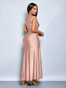 SOLERSUN An Elegant, Fitted Dress Adorned With Rose Gold Embellishments, Perfect For Both Work Dining Dining And Parties. Summer - Baby Pink - View 3