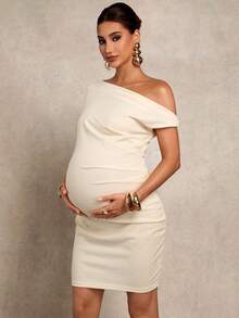 MaterniChic 孕妇纯色褶皱不对称肩部修身优雅连衣裙 - 杏色 - 查看 3