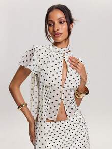 SHEIN BAE 女士优雅浪漫时尚休闲波点雪纺衬衫，饰有缎带，适合春夏穿着；性感优雅的衬衫；可爱衬衫；短袖衬衫；情人节；工作上衣；春假、暑假、婚礼派对、外出、节日等场合的理想之选。 - 杏色 - 查看 5