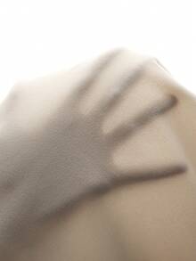 MaterniChic 孕妇纯色褶皱不对称肩部修身优雅连衣裙 - 杏色 - 查看 8