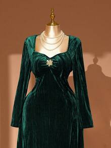 Rometta 女士优雅派对方领长袖褶皱A字长裙，金属别针装饰，拉绒提花面料，褶裥纹理，适合秋冬季派对、宴会、外出、办公等多种场合。 - 墨綠色 - 查看 4