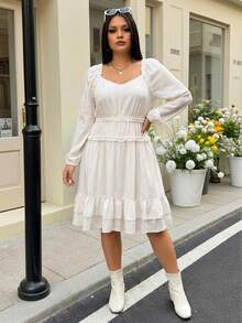 SHEIN LUNE Plus Size White Sweetheart Collar Long Sleeve Pleated Ruffle Hem Dress,Autumn Curve Party Women's Clothing,Casual Holiday Essentials,Country Outfit - Beige - View 4