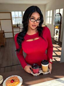 Easura 大码女式极简镂空休闲上衣 - 酒紅色 - 查看 5