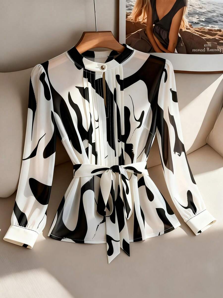 SHEIN PETITE CURVE Blusa elegante de manga larga con cuello alto, pliegues y corte delantero para mujer de talla pequeña y grande con estampado floral geométrico irregular, para uso casual, trabajo, citas y fiestas - Multicolor - Ver 1