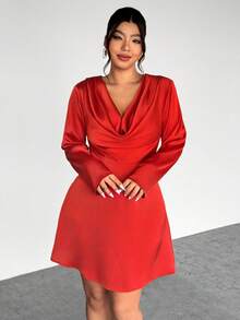 SHEIN Privé 大码女士新款优雅派对及圣诞婚礼宾客礼服，缎面绉纱面料，深V垂褶领口，长袖，修身迷你裙，秋季时尚，女士婚礼宾客礼服，外出装扮 - 紅色 - 查看 3