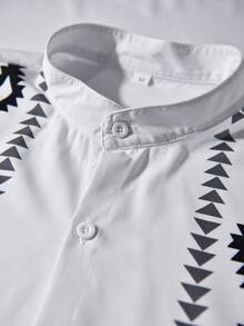 Manfinity CasualCool Áo sơ mi nam tay ngắn, đơn hàng khuy, in họa tiết đồ họa, thường ngày, áo sơ mi thời trang nam, quần áo nam, áo sơ mi nam - Đen và trắng - Xem 5